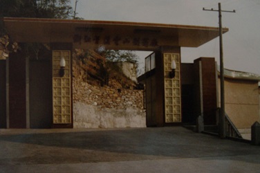 8月，，，胡季强报到，，，兰溪云山制药厂迎来第一位大学生。。